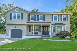 10 Windsor Court, Hazlet, NJ 07730