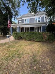 735 S  Crawford St, Fort Scott, KS 66701
