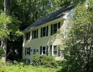 203 Lakeview Ave, Tyngsboro, MA 01879