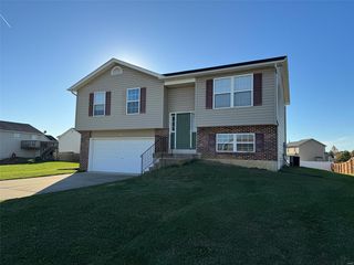 253 Red Leaf Ct, Wright City, MO 63390