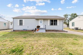 916 E  Ellsworth Ave, Salina, KS 67401