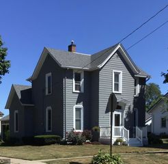 803 E  5th St, Vinton, IA 52349