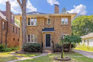 627 Washington Rd, Grosse Pointe, MI 48230