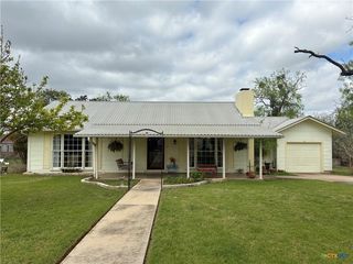 408 S  Porter St, Lampasas, TX 76550