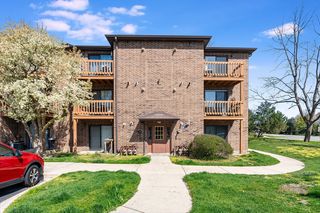 2258 Abbeywood Dr #F, Lisle, IL 60532