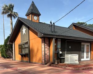 2013 Deats Rd, Dickinson, TX 77539