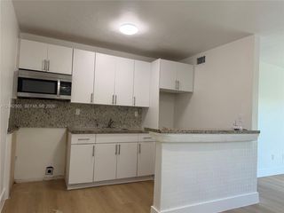 1021 NW 5th St #6, Miami, FL 33128