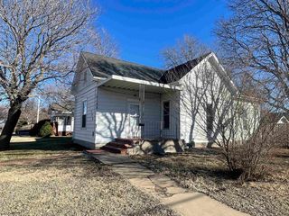 306 E  3rd St, Russell, KS 67665