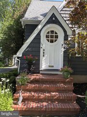 105 Laning Ave, Pennington, NJ 08534