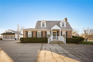 203 SW Jefferson St, Lees Summit, MO 64063