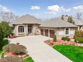 9226 Breckenridge Ln, Eden Prairie, MN 55347