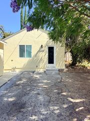 1009 Fairview Dr #A, La Canada Flintridge, CA 91011