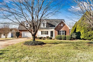 3485 Overbrook Dr, Conover, NC 28613