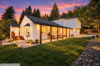 8822 Oak Grove Avenue, Sebastopol, CA 95472