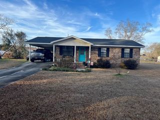 166 Pinoak Cir, Fitzgerald, GA 31750