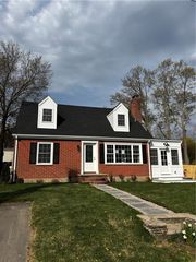 21 Rogers Rd, Warwick, RI 02888
