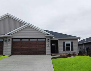 440 N  4th Ave, Eldridge, IA 52748