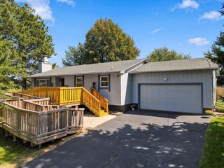 14651 Meadowbrook Ln, Council Bluffs, IA 51503