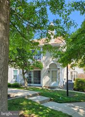 300B Mitten Ln #B, Mount Laurel, NJ 08054