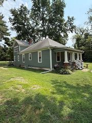 5911 S  14th St, Saint Joseph, MO 64504