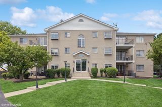 1258 Chalet Rd #304, Naperville, IL 60563