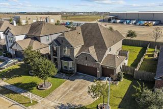 13814 Russell Ct, Mont Belvieu, TX 77523