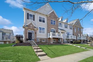 158 Goldenhill St, Carol Stream, IL 60188