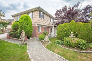 52-04 Redfields Street, Douglaston, NY 11362