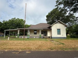 125 N  Mercer St, Mineral Springs, AR 71851