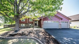 1500 Lakeview Curv, Eagan, MN 55122