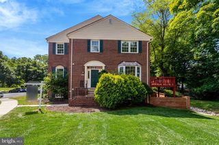 6859 Williamsburg Pond Ct, Falls Church, VA 22043