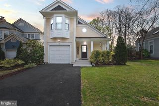 28 Ferguson Ct, Sterling, VA 20165