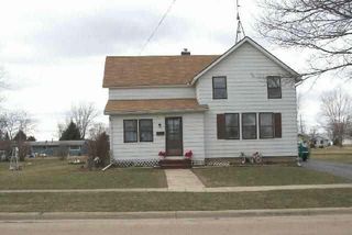 705 S  Maple St, Lena, IL 61048