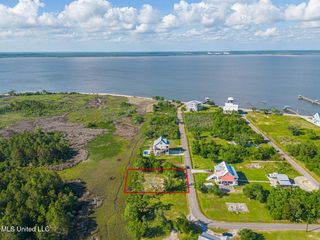 111 Pine Tree Rd, Bay St Louis, MS 39520