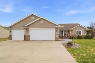 535 Coonen Dr, Combined Locks, WI 54113