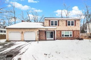 424 S  Border Rd, Winchester, MA 01890
