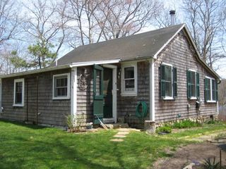 16 Scottys Ln W, Vineyard Haven, MA 02568