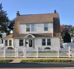 113 Willow Avenue, Hempstead, NY 11550