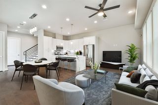810 Mansfield St, Houston, TX 77091