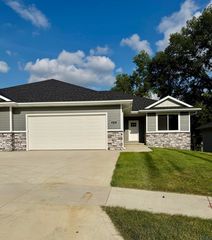 3430 Lafayette Ct, Sioux City, IA 51104