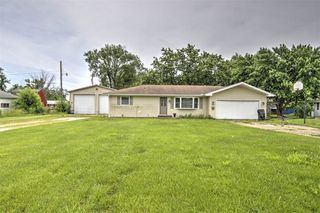 1869 Race Dr, Decatur, IL 62521