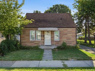 26210 Clancy St, Roseville, MI 48066