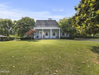 1610 Fairway Dr, Johnson City, TN 37601