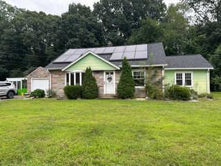 73 Fairview St, Agawam, MA 01001