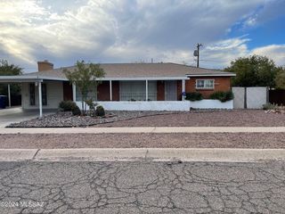 902 S  Jefferson Ave, Tucson, AZ 85711