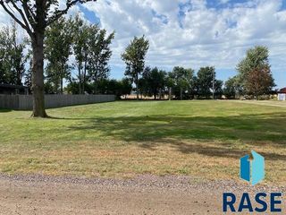 6607 N  9th Ave, Sioux Falls, SD 57104