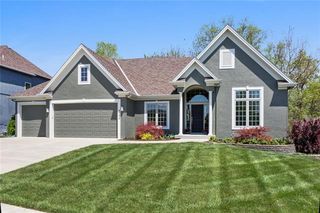 4542 Verona Dr, Riverside, MO 64150