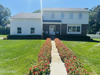 2 Campbell Ct, Oakhurst, NJ 07755