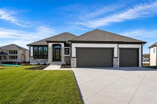 2319 SW Serena Pl, Lees Summit, MO 64082