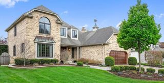 2S517 Danbury Dr, Glen Ellyn, IL 60137